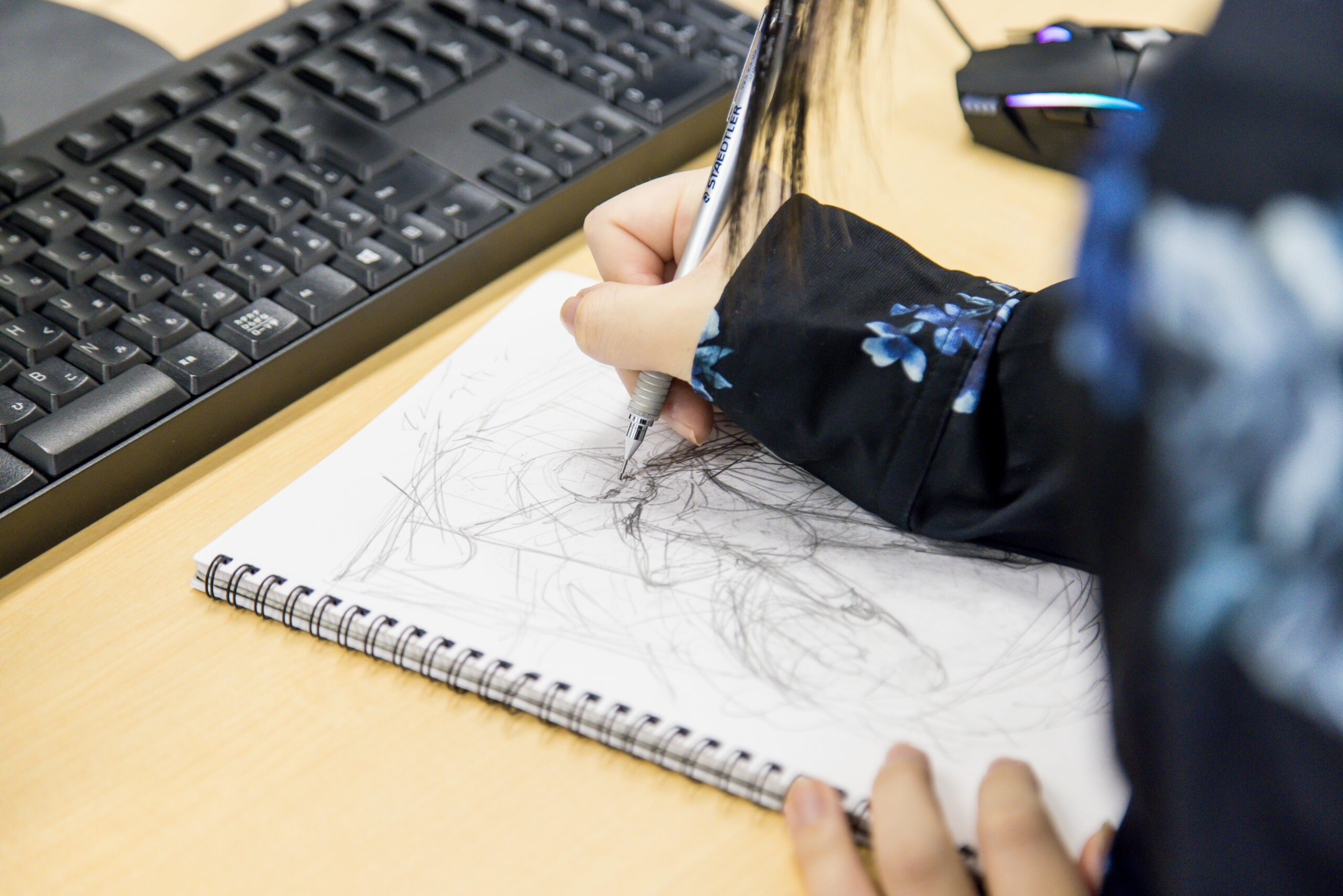 大手ゲーム会社経験もあり、現役売れっ子イラストレーターに、キャラクターデザインのコツを学ぼう！